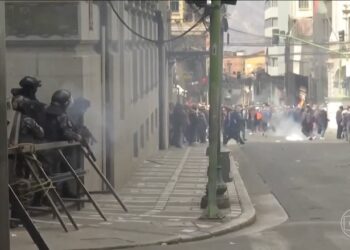 'Dinheiro acabando': brasileiro relata angústia em La Paz com protestos que não o deixam sair da Bolívia