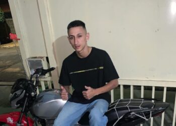 Motociclista morre e adolescente fica ferido após moto bater em poste na zona norte de Marília