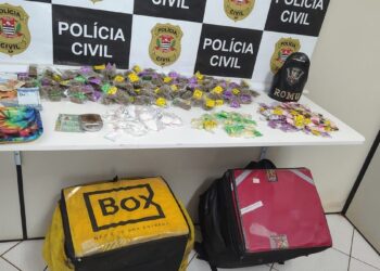 Polícia prende dupla suspeita de usar motoboys para entregar drogas em Botucatu
