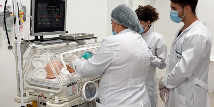 Formação prática fortalece empregabilidade na área da saúde
