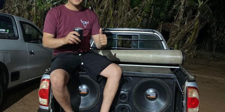 Jovem de 18 anos morre após bater com motocicleta na traseira de caminhão em Itápolis